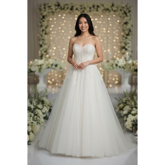 Vera Wang Dresses & Skirts - BRAND NEW WEDDING DRESS BY VERA WANG SIZE 2 NWT